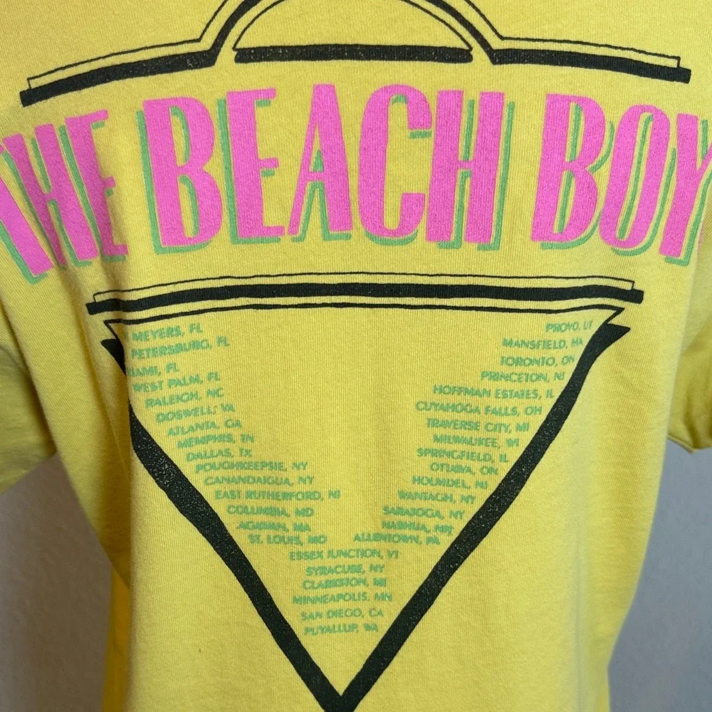 DayDreamer Yellow Graphic Beach Boys Tour T-Shirt size Small